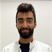 PhD in medicina traslazionale, dottore in Farmacia e attuale ricercatore su malattie mieloproliferative e nel coinvolgimento in queste patologie del metabolismo delle cellule ematopoietiche, impartisce lezioni private di biochimica e biologia